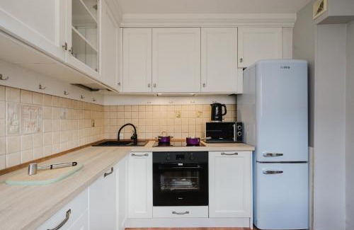 Kamienna Gora Apartment | Budget-Friendly Stay at 10 Apart: Pet and Child Friendly!