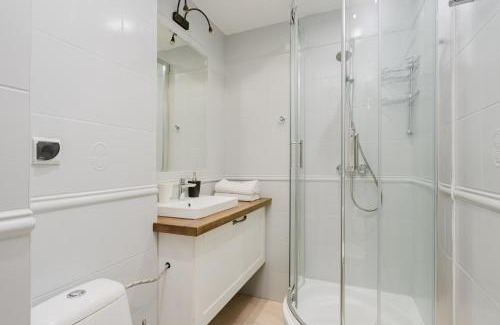 Kamienna Gora Apartment | Budget-Friendly Stay at 10 Apart: Pet and Child Friendly!