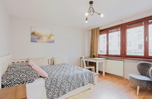 Kamienna Gora Apartment | Budget-Friendly Stay at 10 Apart: Pet and Child Friendly!