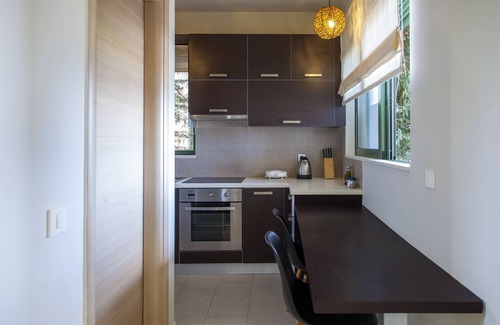 Spanokhorion Apartment | Modern Sophia Maisonette: Poolside Oasis with Ocean Views