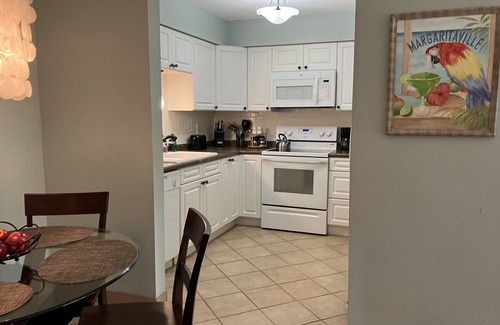 Demere Park Condo | Unbeatable Stay: Beachside Retreat with Pet-Friendly Amenities