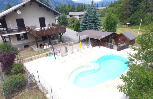 Saint-Leger-les-Melezes Apartment | Spacious 10-Bed Apartment Steps from the Ski Slopes