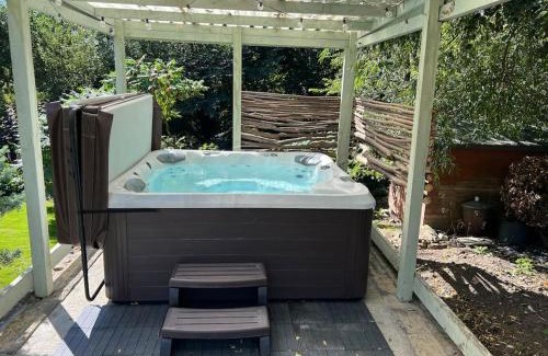Ovingham House | Inviting 10-Bed House with Hot Tub in Picturesque Village