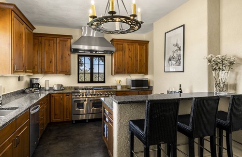 San Marcos House | Unforgettable Hill Country Retreat with Pool and Pickleball