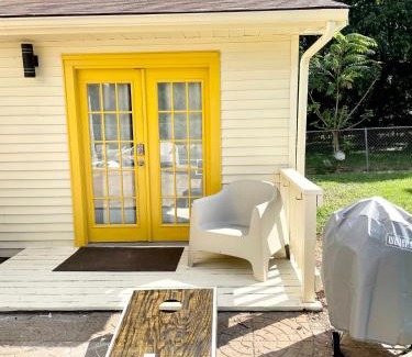 South Manchaca Apartment | 10 Beds, 2 Homes, Hot - Tub Near Downtown!