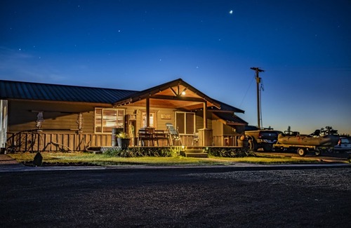 Goldendale House | Family Fun Awaits: 10 Beds, Pet & Child Friendly Retreat