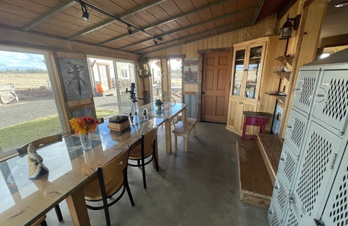 Goldendale House | Family Fun Awaits: 10 Beds, Pet & Child Friendly Retreat