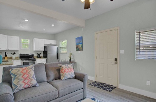 Tampa Heights House | 10 beds! Large home for groups & multiple families! PETS OK!