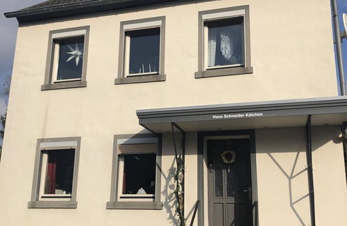Deudesfeld Apartment | Family-Friendly 10-Bed House Schneider Kätchen in Vulkaneifel