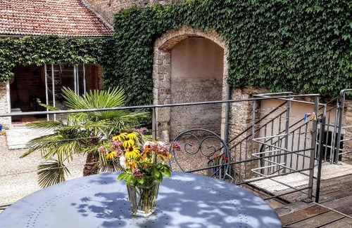 Chaux Bed & Breakfast | Exceptional 10 Côté Cour - Child Friendly & Rated 9.7/10