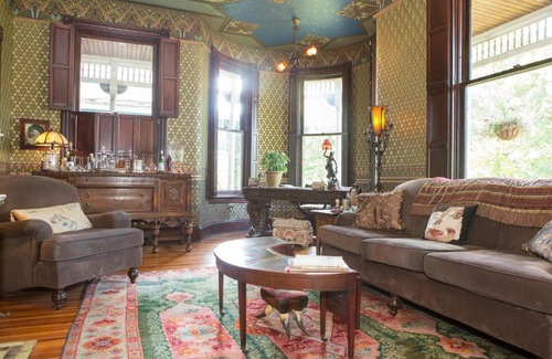 Frederick Bed & Breakfast | Experience 10 Clarke: Guest Rated Perfection & Pet Friendly