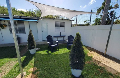 Borinquen Apartment | Beachside Retreat: 10% Off & Pet-Friendly Near Crashboat