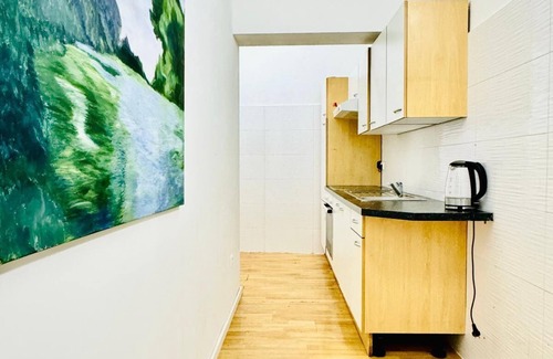Ottakring Apartment | 10 Economy Rooms-Shared Bath & Kitchen