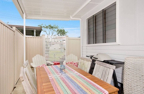 Evans Head Cottage | Pet-Friendly Funky Cottage on Elm with Oceanfront Views