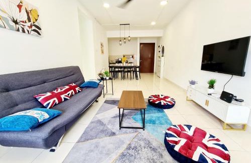 Bandar Puchong Jaya Apartment | Pet-Friendly Koi Kinrara Suite with Pool & Hot Tub