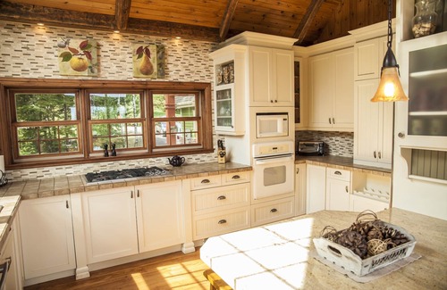 Petite-Riviere-Saint-Francois Cottage | Idyllic Retreat 10 Min from Le Massif with Pool & Spa