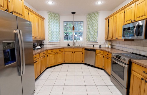 Springdale House | Ideal Retreat for Family Gatherings & Razorback Game Days