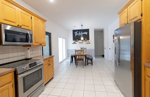 Springdale House | Ideal Retreat for Family Gatherings & Razorback Game Days