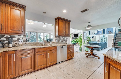 Orlando House | Relaxing Lakeside Orlando Retreat - Close to Disney World!