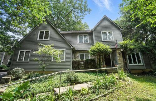 Anderson Township Apartment | 10 Mi to Dtwn Cozy Couples Getaway in Cincinnati