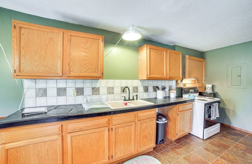Rumely House | Inviting Eben Junction Townhome: 10 Mi to Lake Superior!