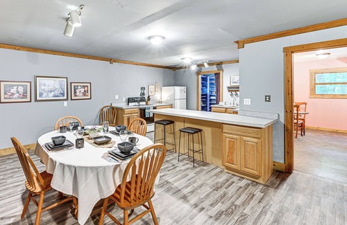 Granger House | 10 Mi to Notre Dame: Family Retreat in Granger