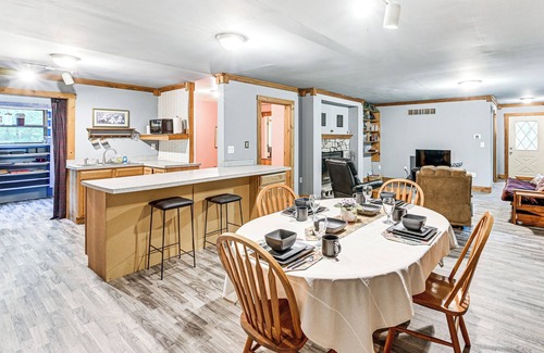 Granger House | 10 Mi to Notre Dame: Family Retreat in Granger