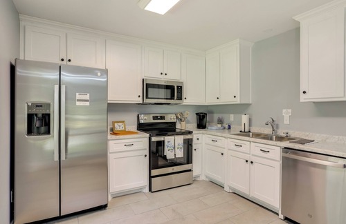 Iuka House | 10 Mi to Tennessee River: Blue Willow-Themed Home