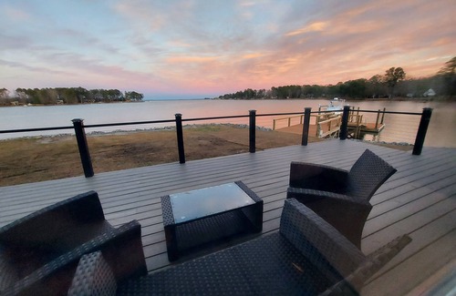Gilbert House | Scenic 10 Mile View on Lake Murray - Family-Friendly Stay