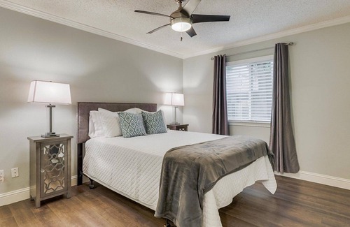 Grapevine House | Convenient Grapevine Hotel Near DFW with Family Amenities