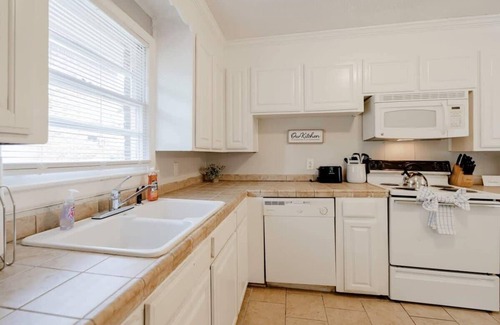 Eau Claire House | Convenient Stay Near Downtown Columbia - The Ronnie Runner
