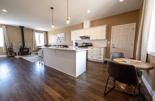 Woking House | Relaxing Country Retreat: 10 Min from Teepee Creek Rodeo