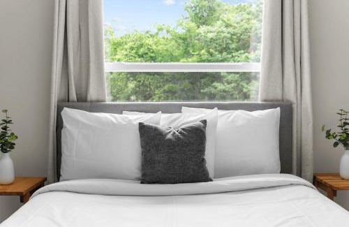 Birmingham House | Modern Retreat Near Downtown - Pet Friendly & Stylish Stay