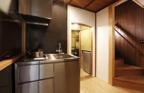 Sannenzaka Ninenzaka House | Relaxing Townhouse Near Gion with Spa and Hot Tub Access