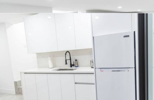 Coral Terrace House | Modern 6-Bedroom Retreat with Private Pool and BBQ