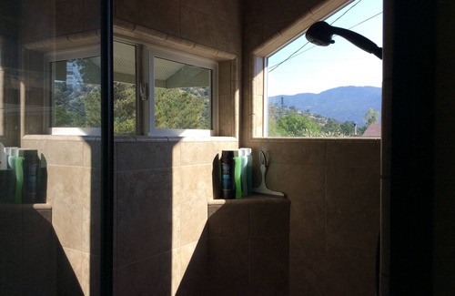 Three Rivers House | Riverside Retreat: 10 Min to Sequoia with Pickleball Court