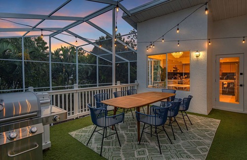 Palm Harbor House | Convenient Getaway: Pool, Hot Tub & Game Room Near Beach!