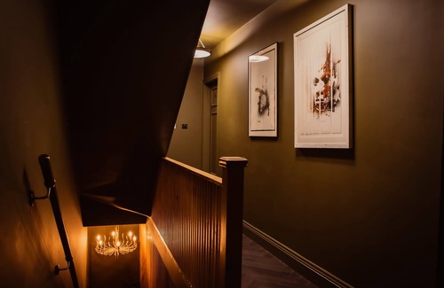 Hackney Apartment | Ideal Stay Near London: King Bed, En-suite & Breakfast