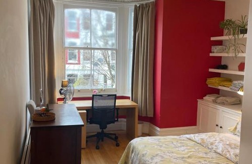 Kilburn Apartment | Convenient 2 Bed Apartment, Just 15 Min to Central London