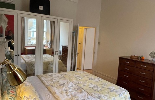 Kilburn Apartment | Convenient 2 Bed Apartment, Just 15 Min to Central London