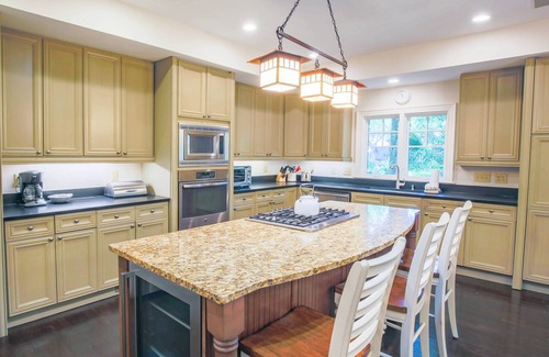 West Beach House | Beachside Retreat with Kitchen & Golf Course Views