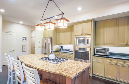 West Beach House | Beachside Retreat with Kitchen & Golf Course Views