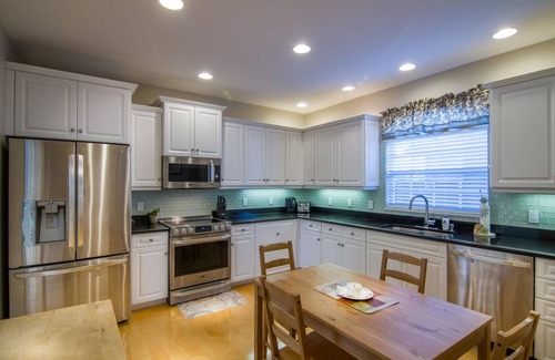 Naples Park House | Family-Friendly Resort with Pool, Steps from the Beach
