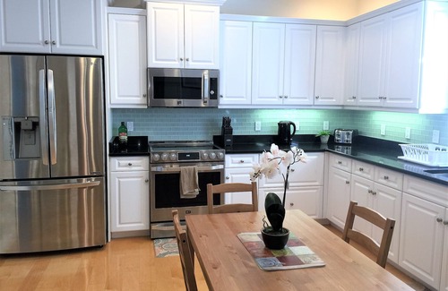 Naples Park House | Family-Friendly Resort with Pool, Steps from the Beach