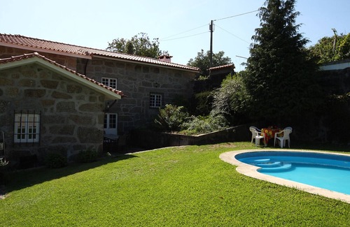 Cruz Cottage | Book Quinta de Pindela: Poolside Retreat for 6 People