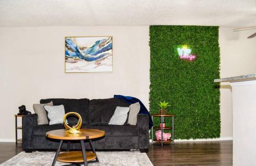 Grand Prairie Apartment | 10 Mins Away Cowboy & Ranger Stadium 1b