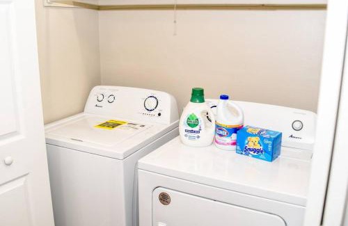 Grand Prairie Apartment | 10 Mins Away Cowboy & Ranger Stadium 1b