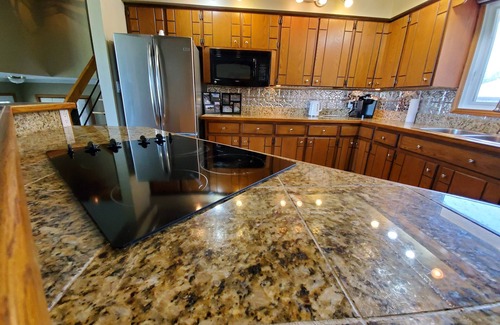 Dashwood Villa | Convenient Retreat: 10 Mins to Grand Bend Beach