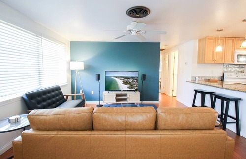 Venice Gardens House | Convenient Getaway near Venice Beach with Family-Friendly Amenities