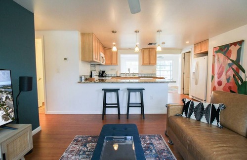 Venice Gardens House | Convenient Getaway near Venice Beach with Family-Friendly Amenities